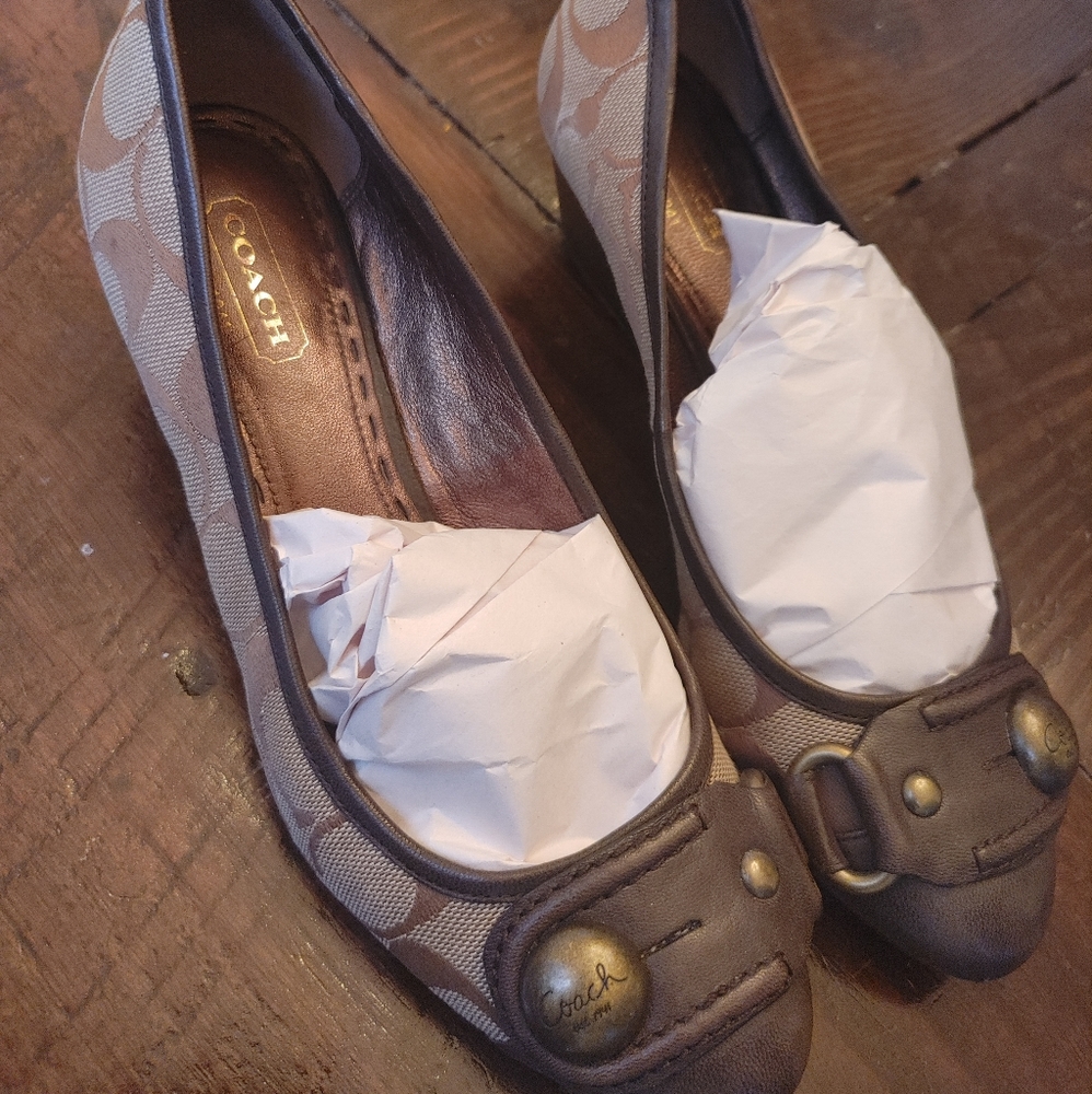 Size 5 coach wedge shoes